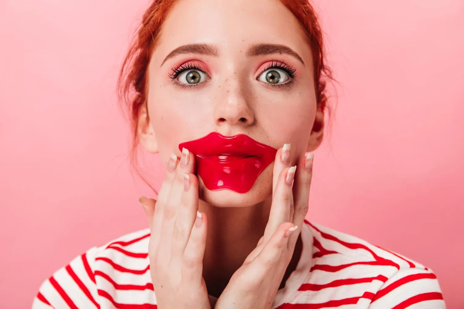 Moisturizing lip masks